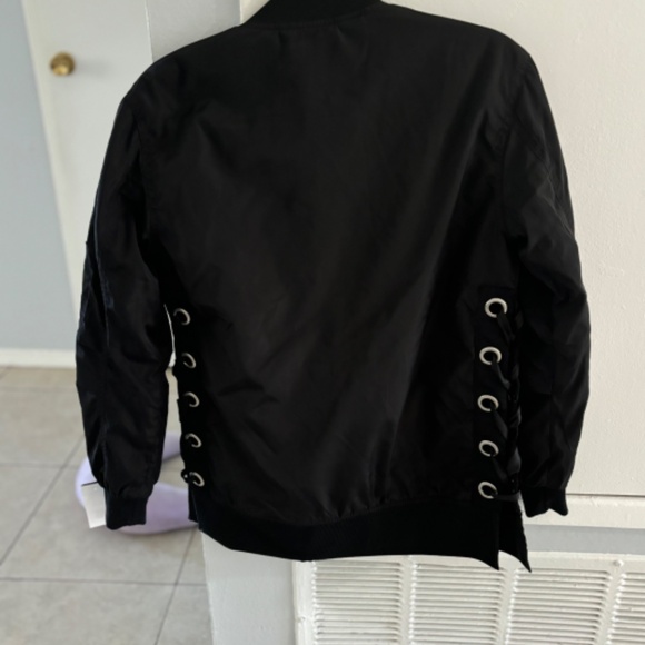 Jackets and outerwear - Picture 3 of 4